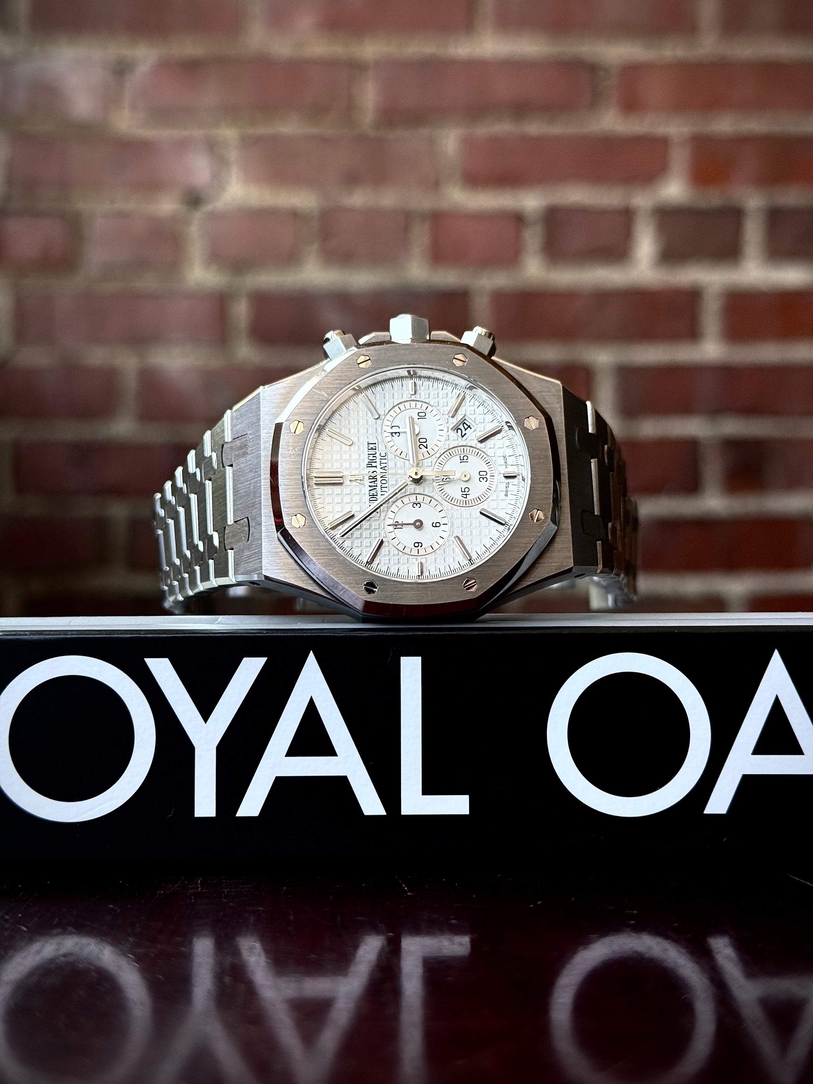Pre-owned Audemars Piguet Royal Oak Chronograph 26320ST.OO.1220ST.02 | Steel Silver