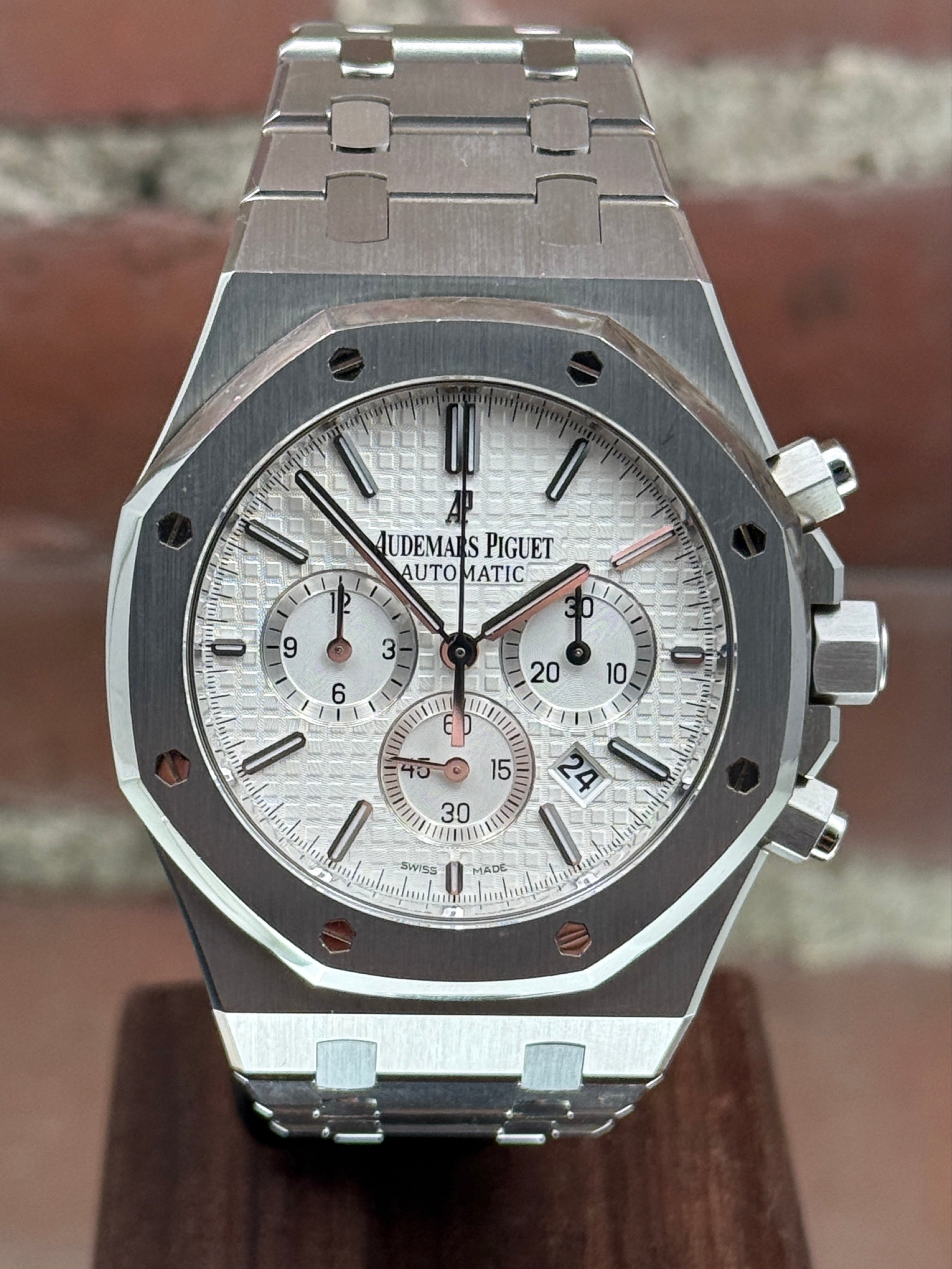 Pre-owned Audemars Piguet Royal Oak Chronograph 26320ST.OO.1220ST.02 | Steel Silver