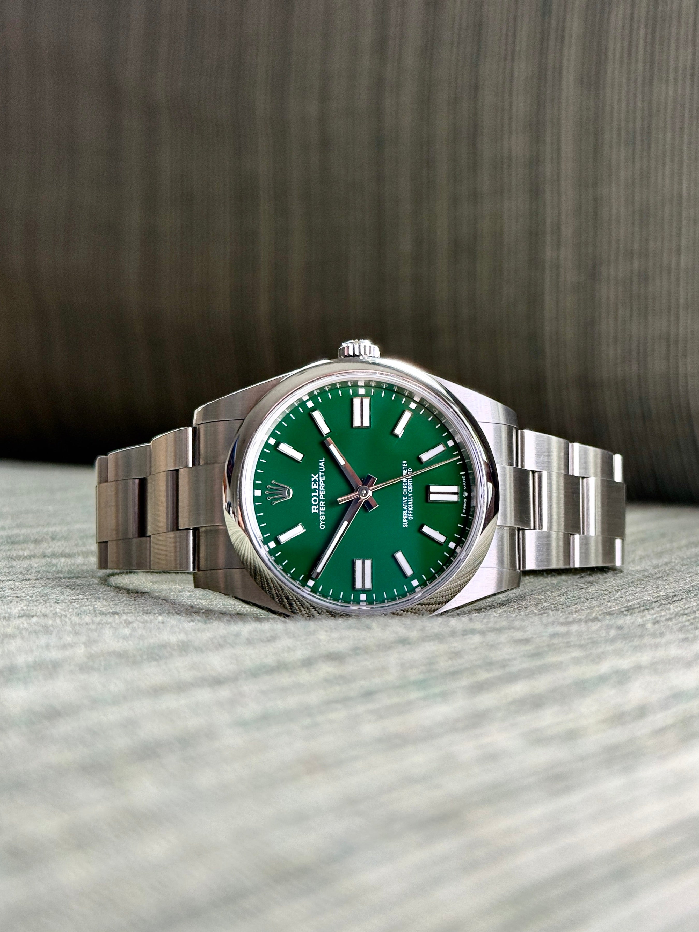 Mint Rolex Oyster Perpetual 41 124300 | steel green