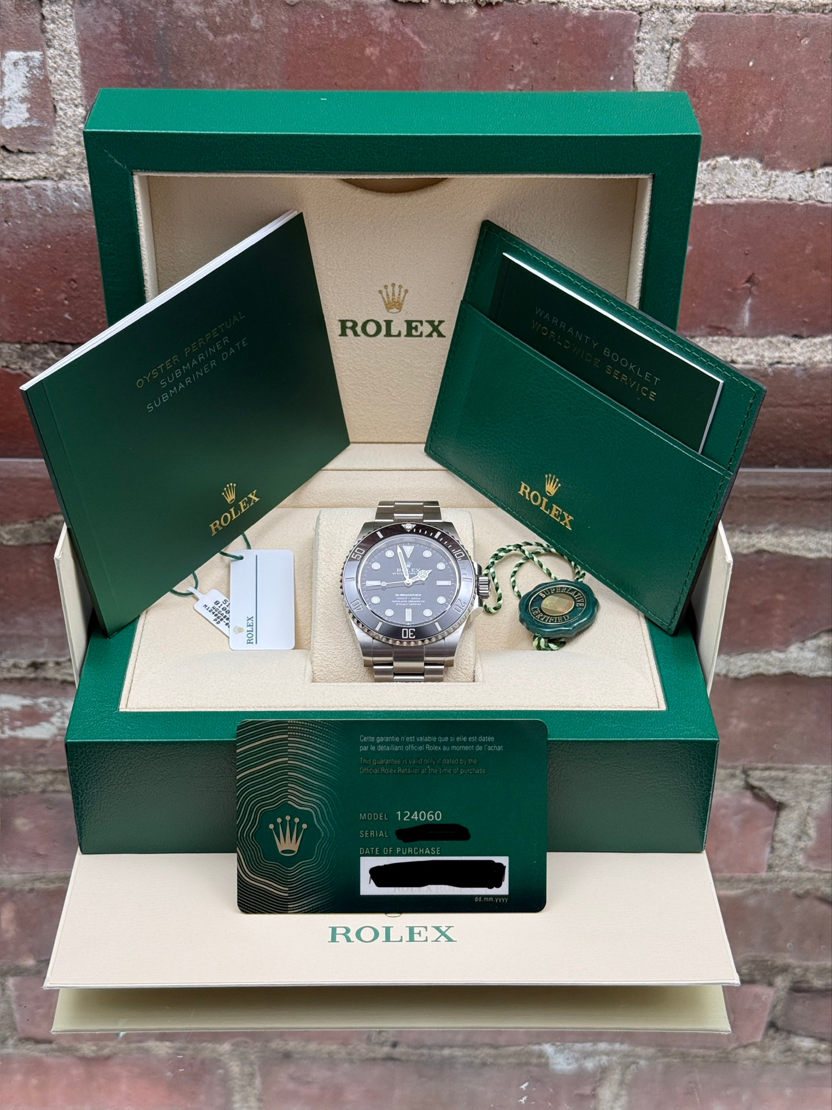 Pre-owned Rolex Submariner 124060 | steel black