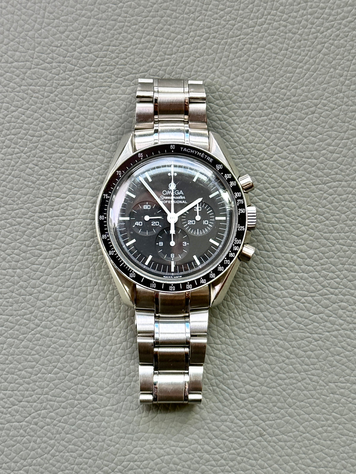 Pre-owned Omega Speedmaster Holy Grail 376.0822 | Steel Black