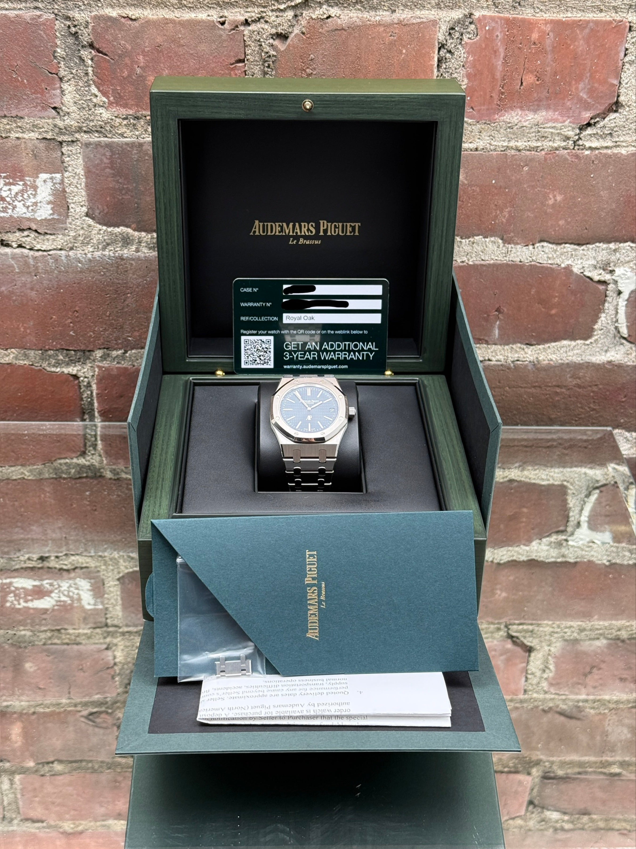 Mint Audemars Piguet Royal Oak  16202ST.OO.1240ST.02 | Steel Blue