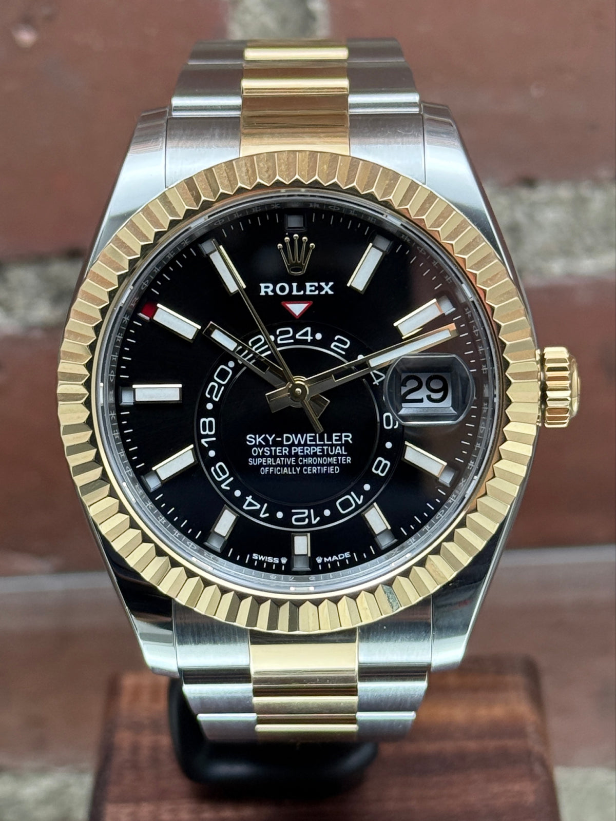 Pre-owned Rolex Sky-dweller 336933 | Yellow gold and steel Black