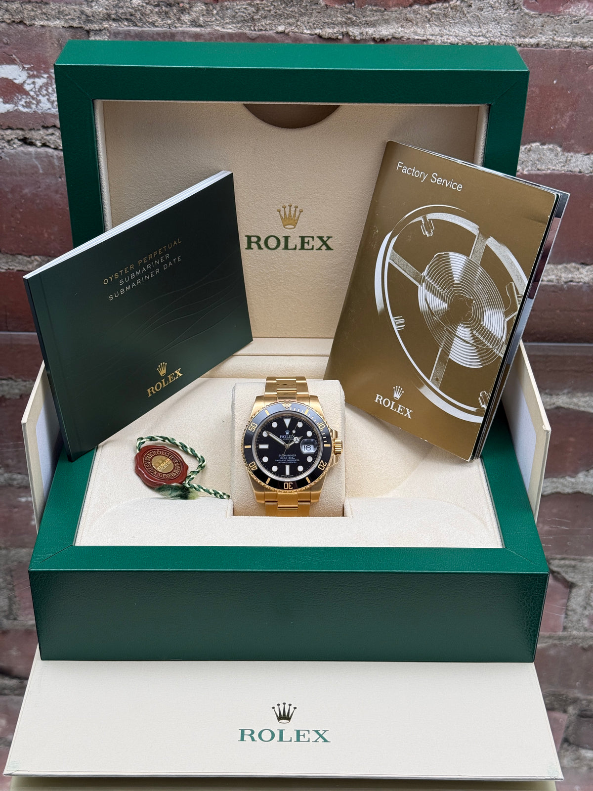 Pre-owned Rolex Submariner Date 116618LN | Yellow gold Black