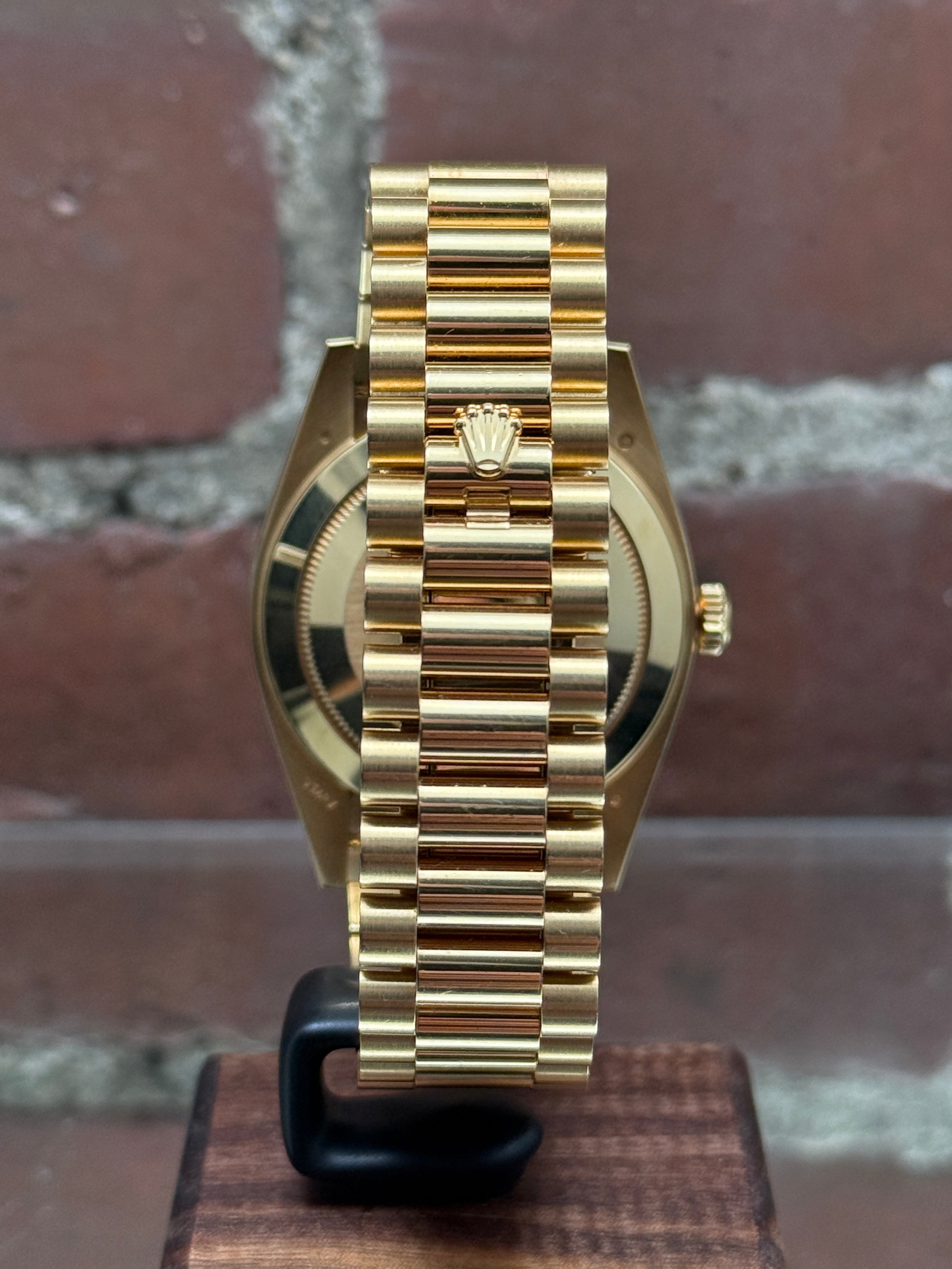 Pre-owned Rolex Day-Date 40 228238 | N/A green