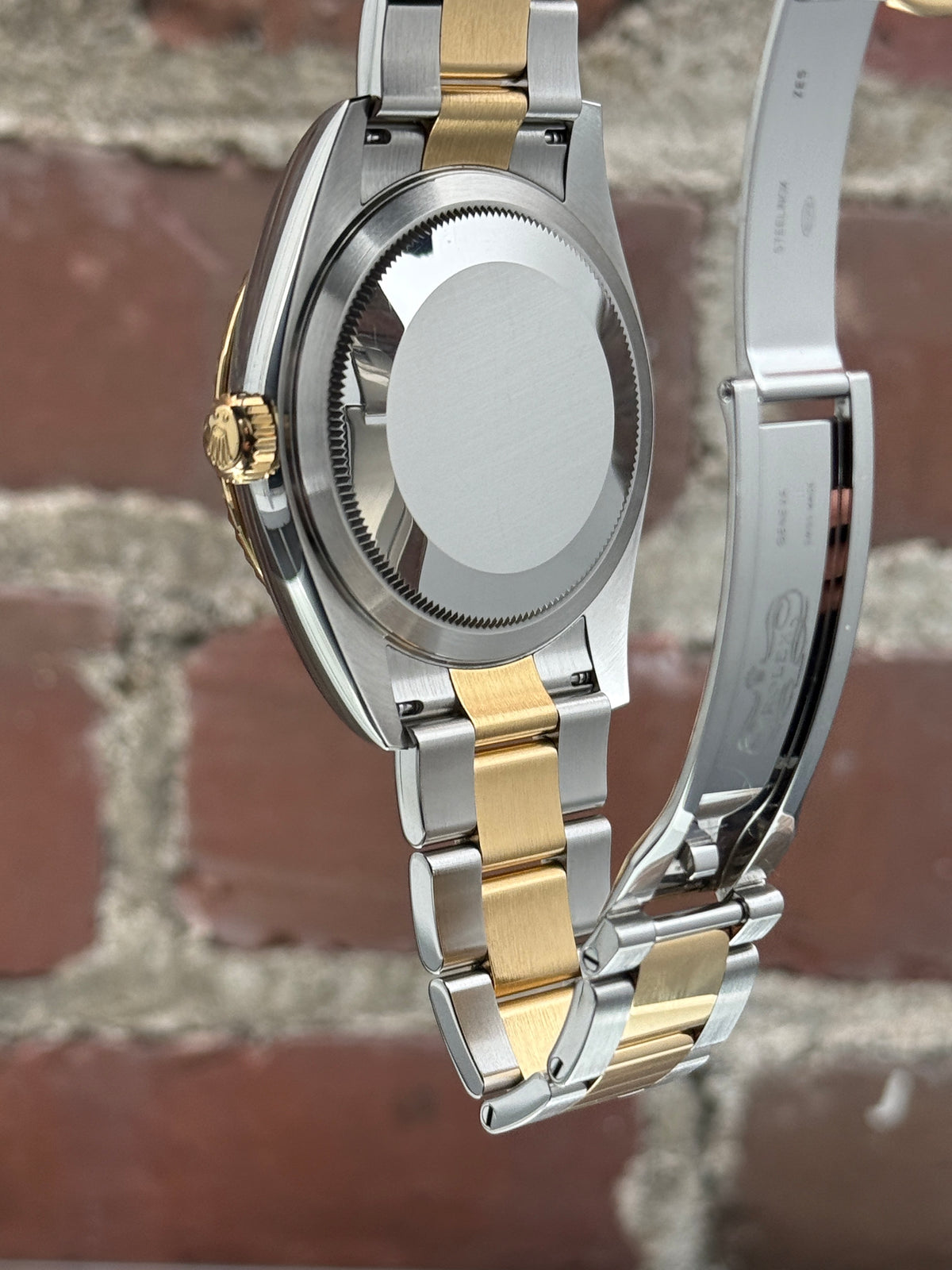 Pre-owned Rolex Sky-dweller 336933 | Yellow gold and steel Black