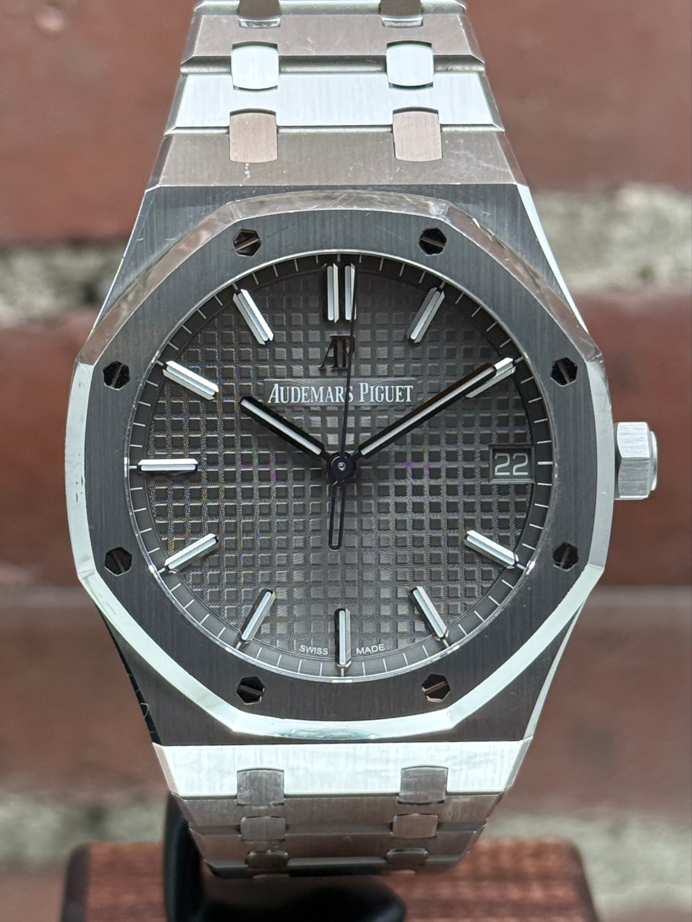 Pre-owned Audemars Piguet Royal Oak 15500ST.OO.1220ST.02 | steel grey