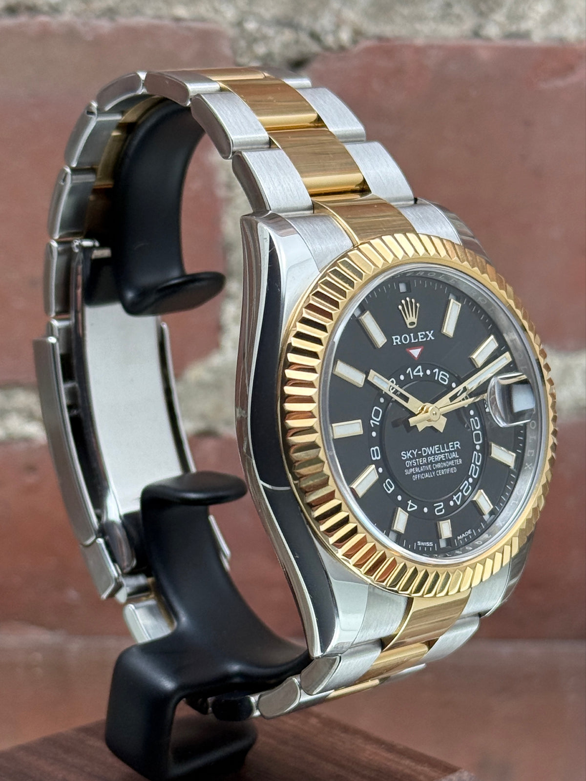 Mint Rolex Sky-Dweller 326933 | gold and steel black