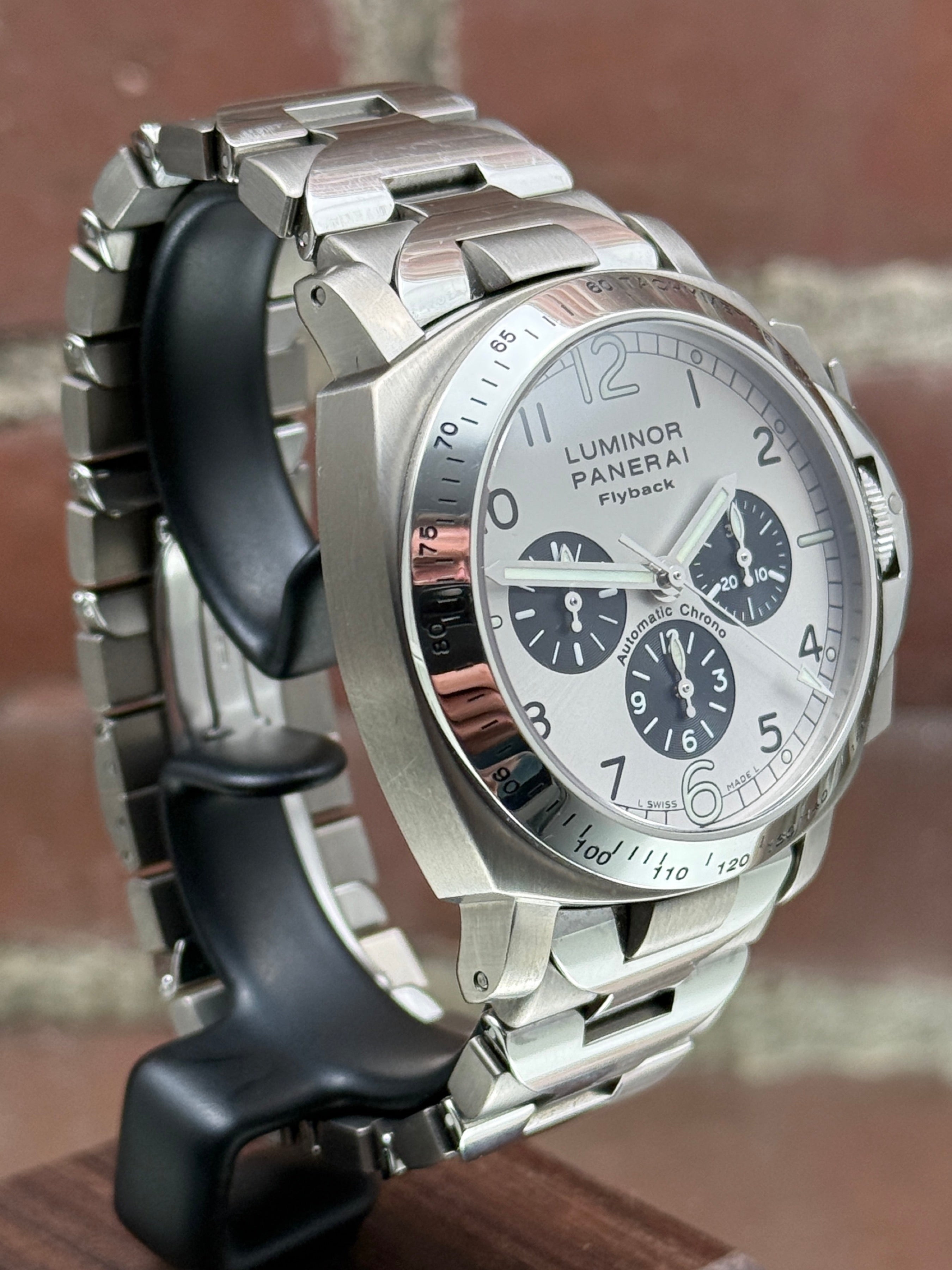Pre-owned Panerai Luminor PAM 00060 | Titanium Silver