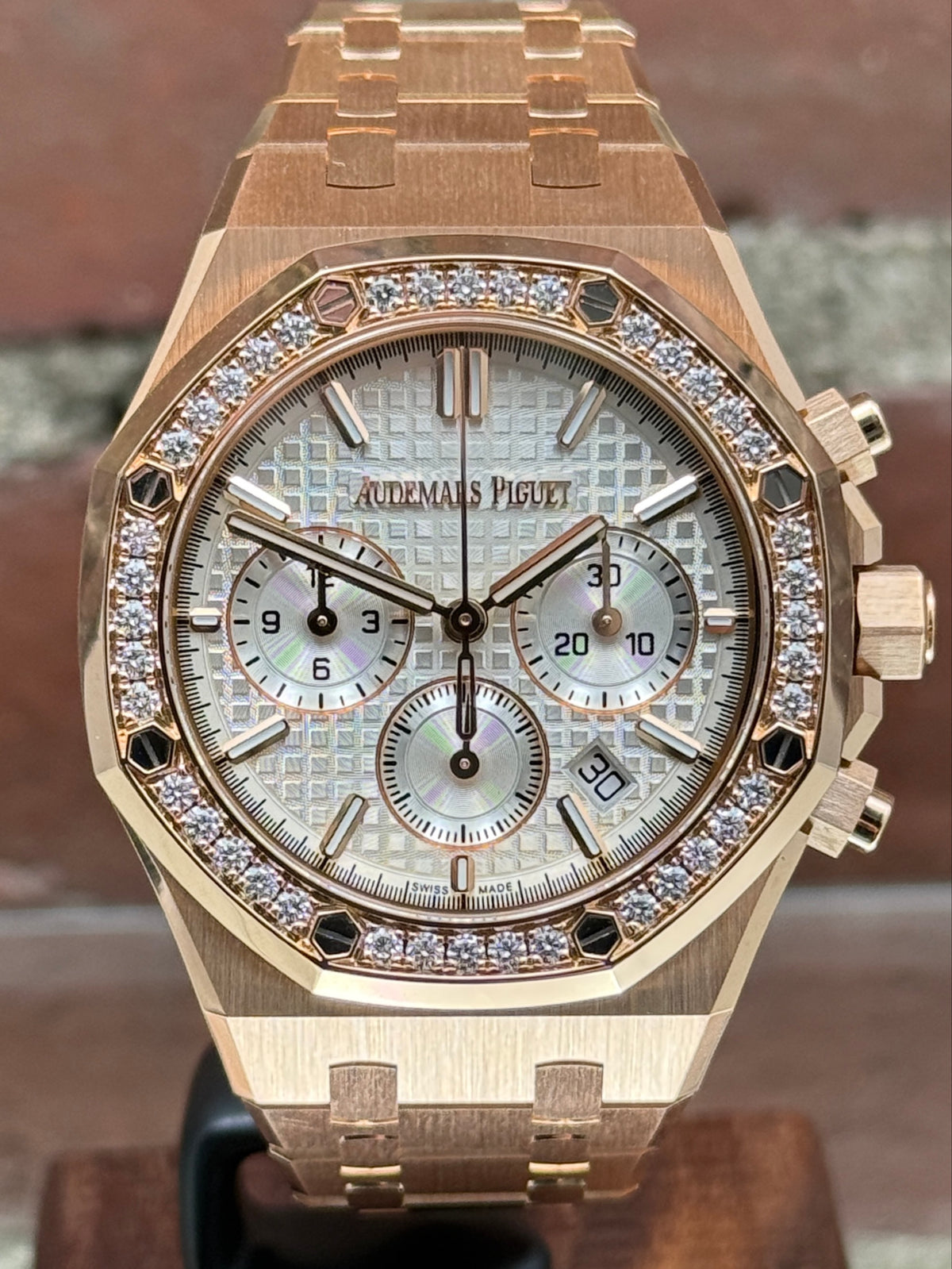 Pre-owned Audemars Piguet Royal Oak Selfwinding Chronograph 26715OR.ZZ.1356OR.01 | pink gold silver