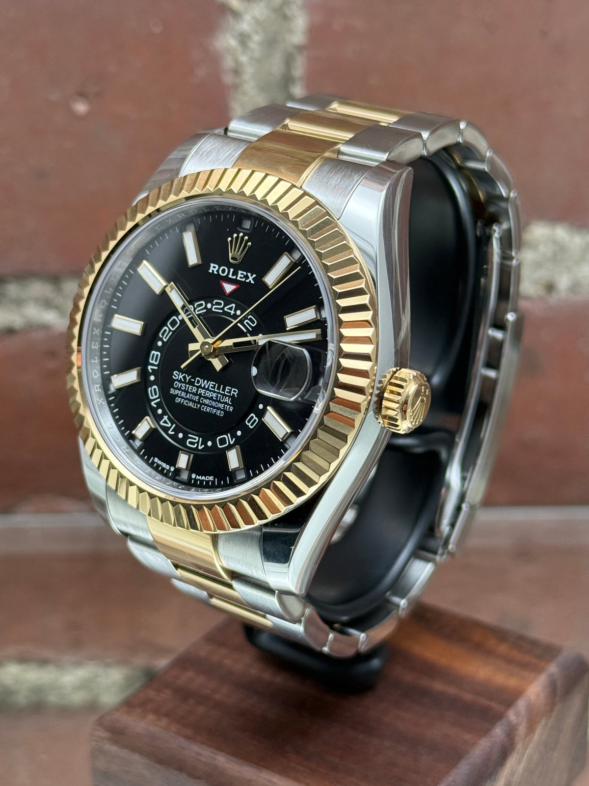 Pre-owned Rolex Sky-dweller 336933 | Yellow gold and steel Black