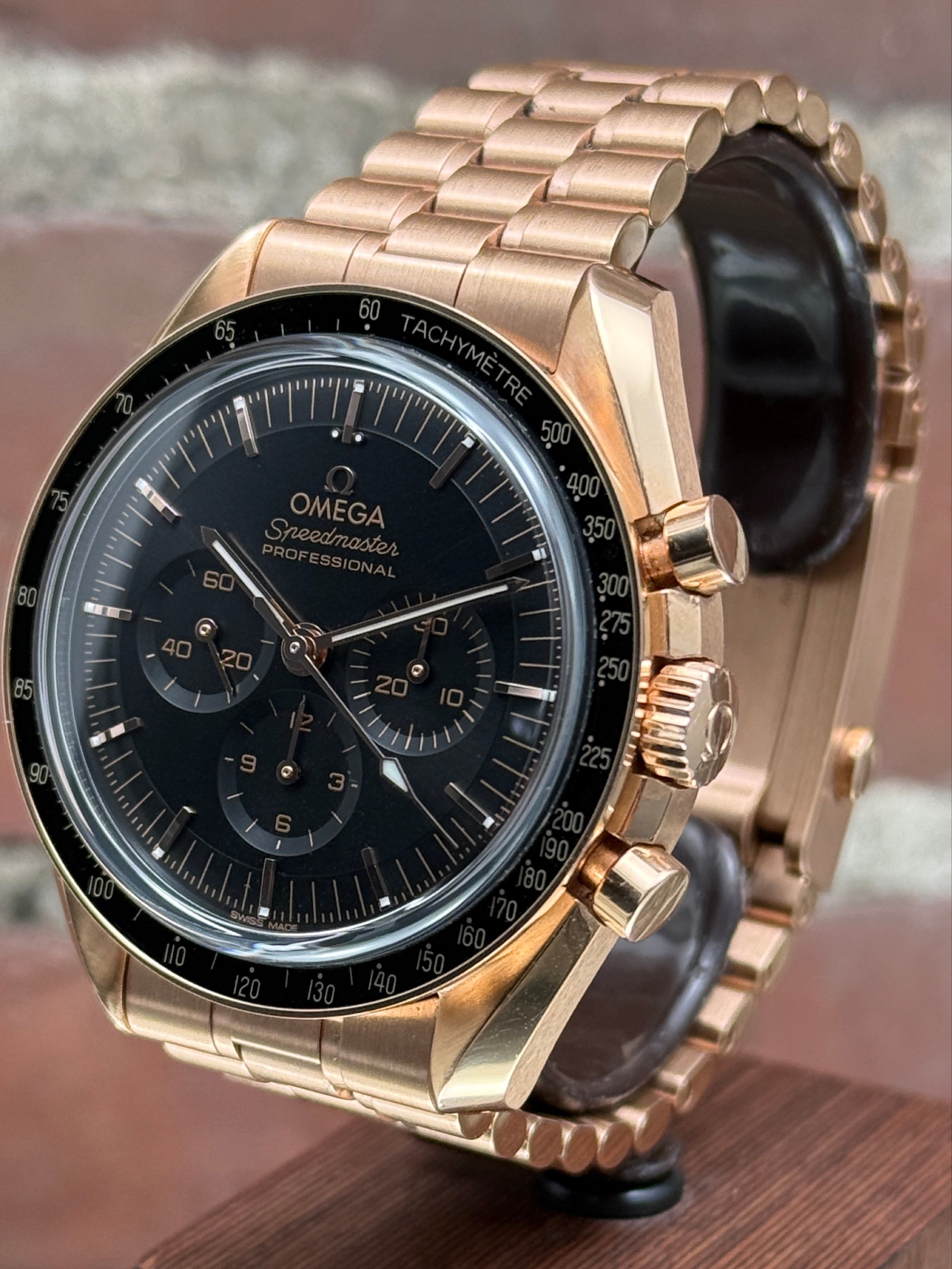 Pre-owned Omega Speedmaster Moonwatch Co-Axial Master Chronometer 310.63.42.50.01.001 | pink gold black