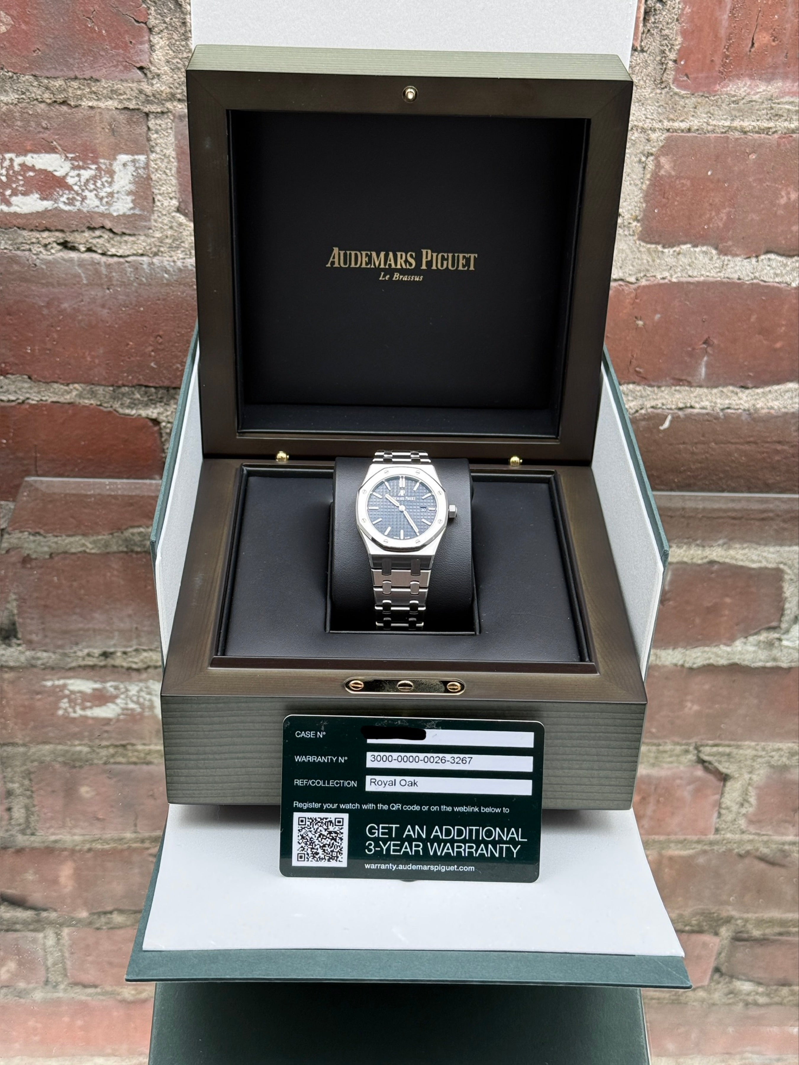 Pre-owned Audemars Piguet Royal Oak Lady 67650ST.OO.1261ST.01 | Steel Black