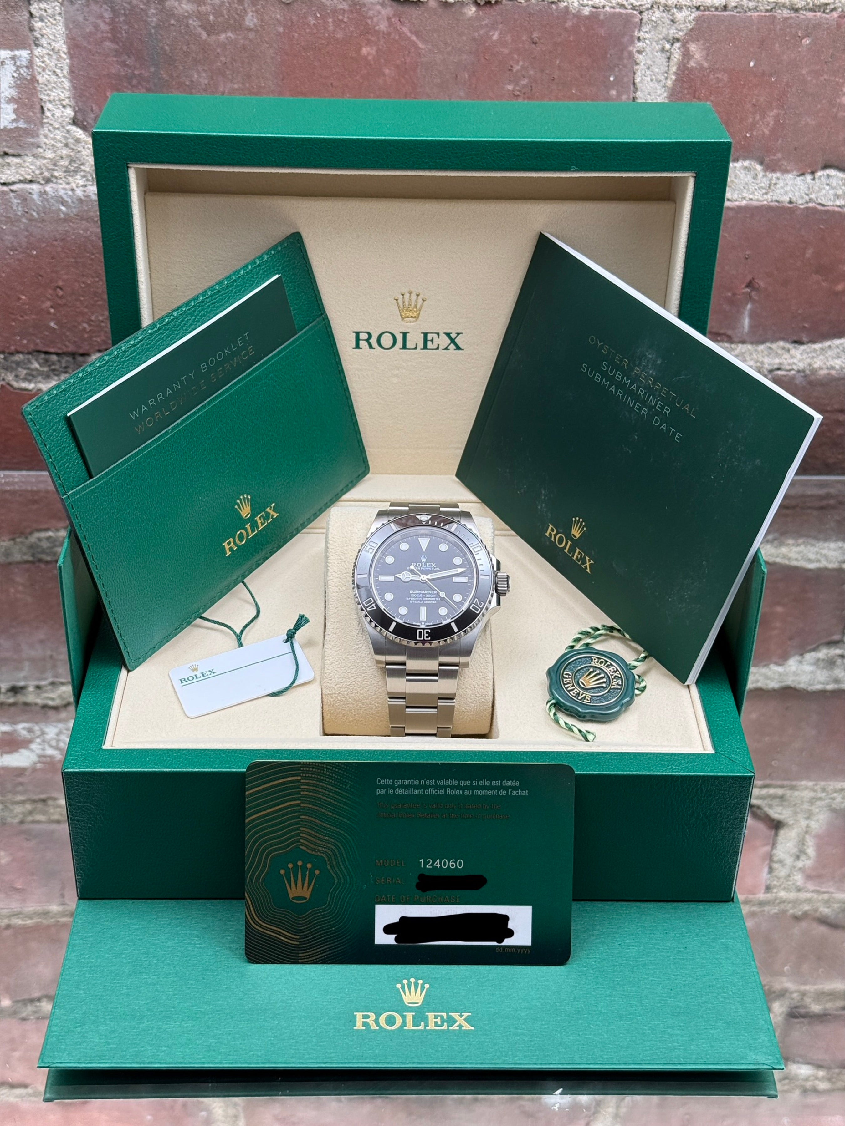Pre-owned Rolex Submariner 124060 |  steel  black