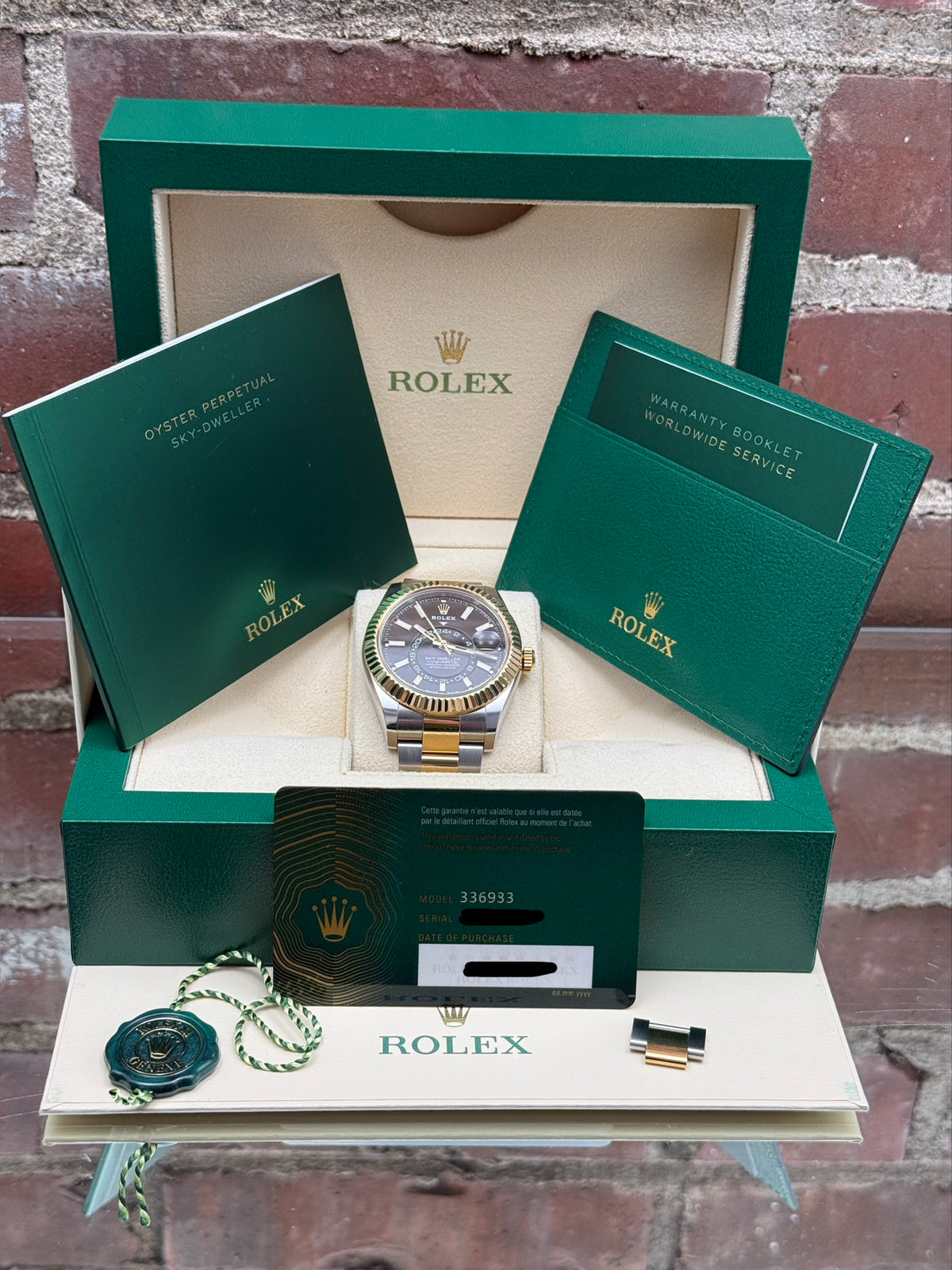 Pre-owned Rolex Sky-dweller 336933 | Yellow gold and steel Black