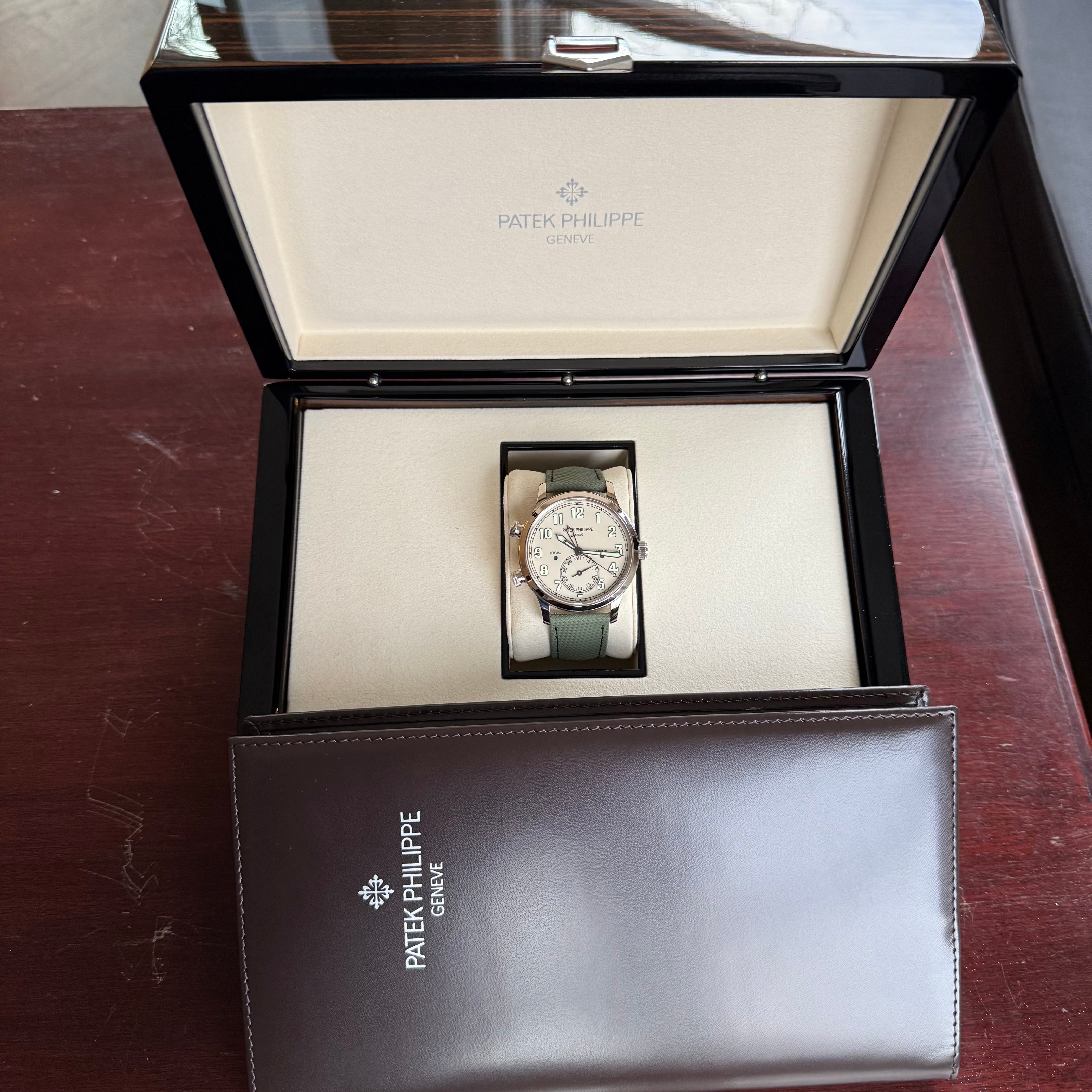 Patek Philippe Calatrava Ivory/Cream Dial 5524G-010